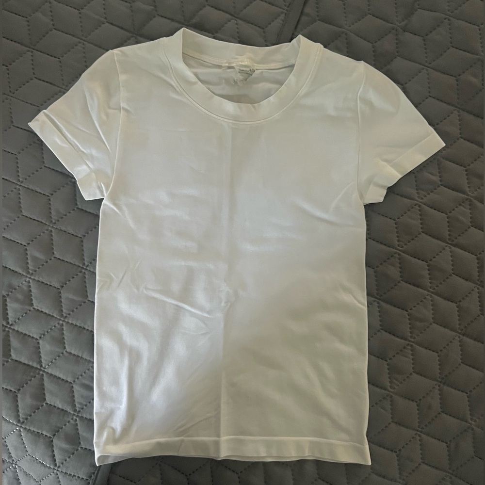 Aritzia Summer Best white basic shirt (NWOT)